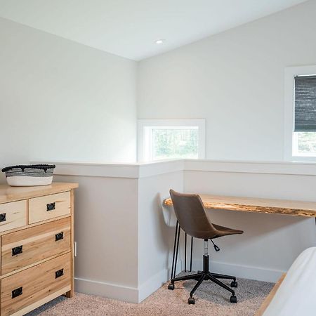 Mountain Dreams - Revelstoke Home Near Rmr Екстериор снимка